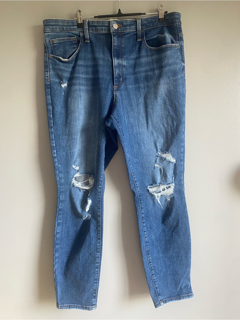 Universal Thread Medium Blue High-Rise Distressed Jeans